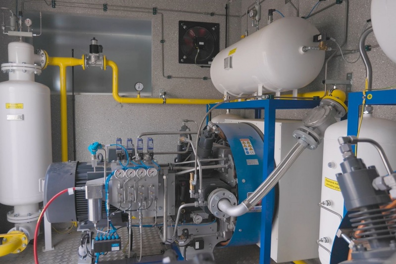 Referencie / 2022 - Dodanie a inštalácia technológie CNG pre novovybudovanú ČS Slovnaft v lokalite R1 Pohranice, Sever/Juh - foto Referencie / 2022 - Dodanie a inštalácia technológie CNG pre novovybudovanú ČS Slovnaft v lokalite R1 Pohranice, Sever/Juh - foto