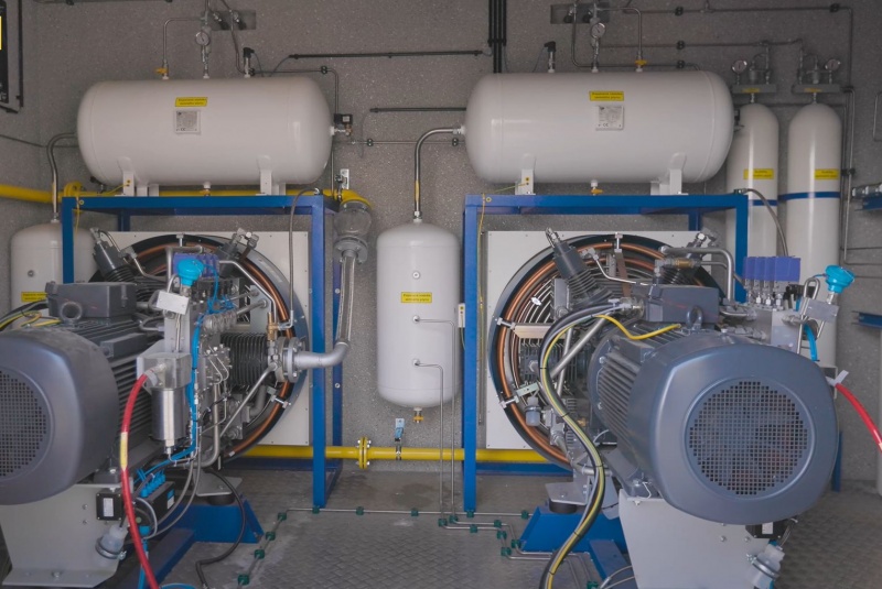 Referencie / 2022 - Dodanie a inštalácia technológie CNG pre novovybudovanú ČS Slovnaft v lokalite R1 Pohranice, Sever/Juh - foto Referencie / 2022 - Dodanie a inštalácia technológie CNG pre novovybudovanú ČS Slovnaft v lokalite R1 Pohranice, Sever/Juh - foto