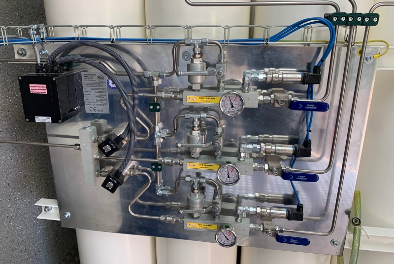 Referencie / 2022 - Realizácia výstavby a inštalácia plniacej stanice CNG v Leviciach - foto Referencie / 2022 - Realizácia výstavby a inštalácia plniacej stanice CNG v Leviciach - foto