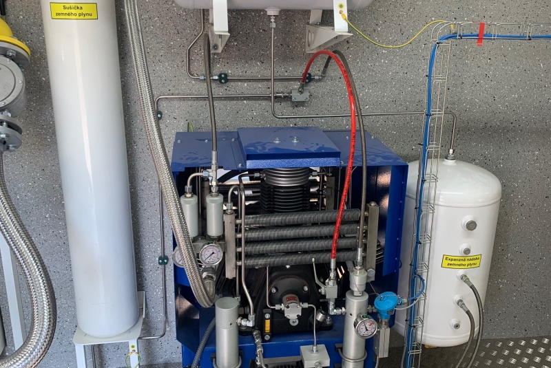 Referencie / 2022 - Realizácia výstavby a inštalácia plniacej stanice CNG v Leviciach - foto Referencie / 2022 - Realizácia výstavby a inštalácia plniacej stanice CNG v Leviciach - foto